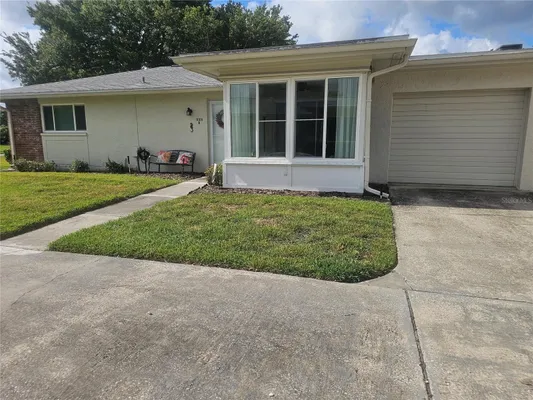 Property Slideshow image 2 of 8 | 1009 queen anne dr b, Palm Harbor, FL, 34684