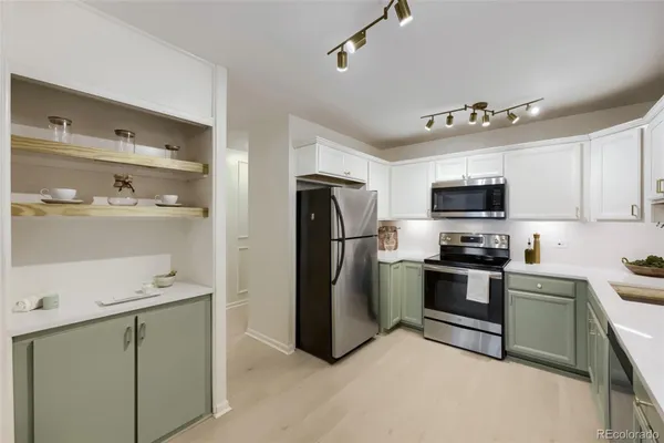 Property Slideshow image 3 of 20 | 705 s clinton st 9b, Denver, CO, 80247
