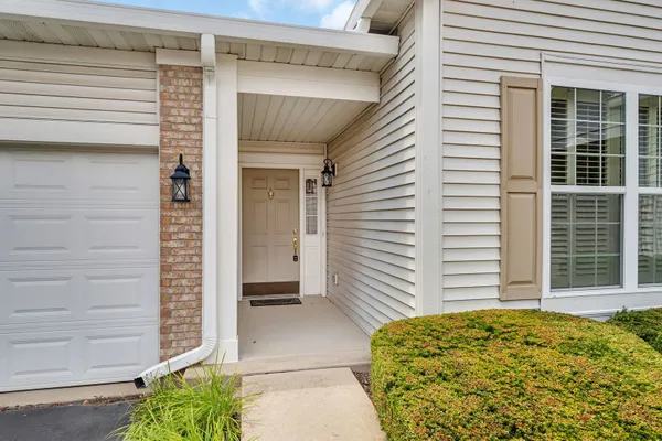 Property Slideshow image 3 of 25 | 1592 w cadillac cir, Romeoville, IL, 60446