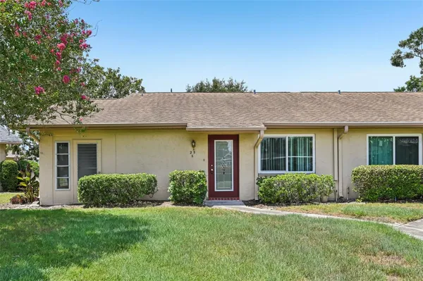 Property Slideshow image 2 of 59 | 1908 canterbury ln 25, Sun City Center, FL, 33573