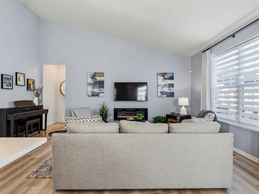 Property Slideshow image 3 of 18 | 1205 ardmoor dr, Crystal Lake, IL, 60012