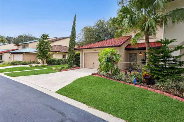 Property Slideshow image 2 of 44 | 1130 avenida de las casas, Lady Lake, FL, 32159