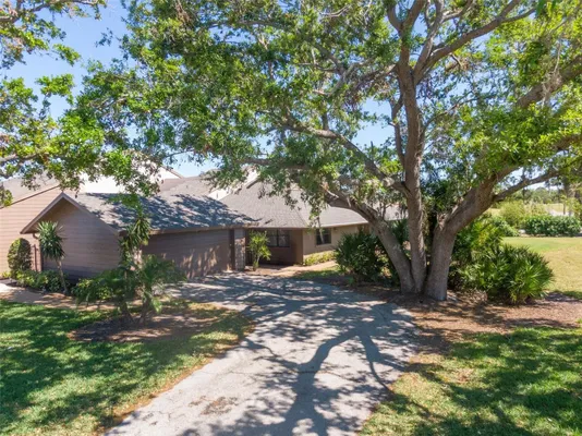 Property Slideshow image 3 of 53 | 5604 doral dr, Sarasota, FL, 34243