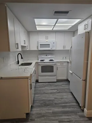 Property Slideshow image 3 of 18 | 1107 queen anne dr c, Palm Harbor, FL, 34684