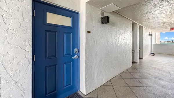 Property Slideshow image 3 of 61 | 20 whispering sands dr 1102, Sarasota, FL, 34242