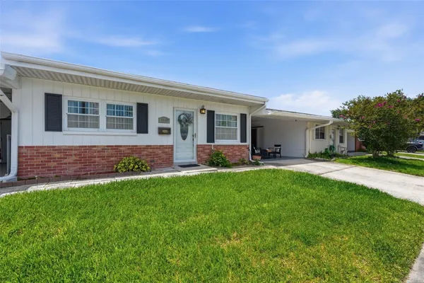 Property Slideshow image 2 of 38 | 9920 daffodil st 52, Pinellas Park, FL, 33782