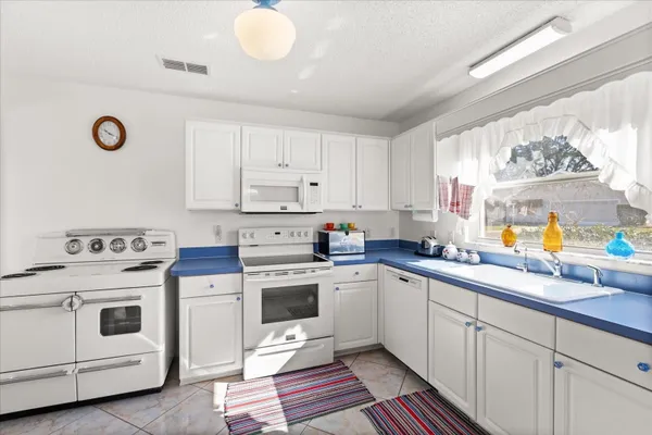 Property Slideshow image 3 of 31 | 1301 fontana ct, The Villages, FL, 32159