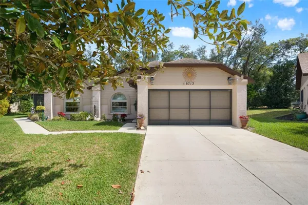 Property Slideshow image 3 of 65 | 6713 oak cluster cir, Spring Hill, FL, 34606