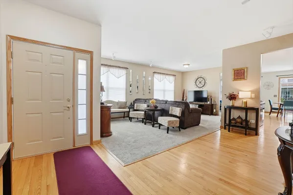 Property Slideshow image 3 of 23 | 16122 seneca lake cir, Crest Hill, IL, 60403