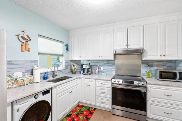Property Slideshow image 3 of 28 | 2259 costa rican dr 23, Clearwater, FL, 33763