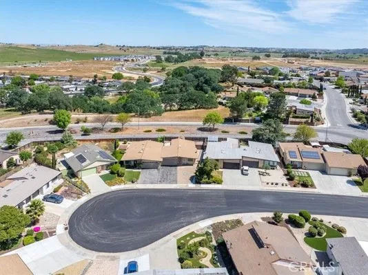 Property Slideshow image 3 of 32 | 1736 marigold ln, Paso Robles, CA, 93446