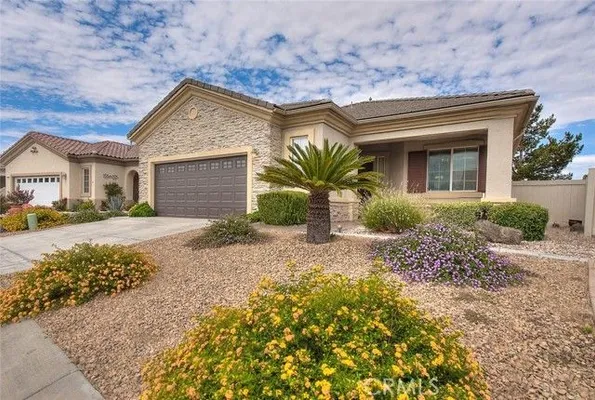 Property Slideshow image 2 of 54 | 19360 galloping hl, Apple Valley, CA, 92308