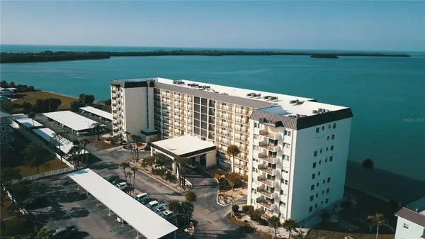 Property Slideshow image 2 of 18 | 9 haig pl 101, Dunedin, FL, 34698
