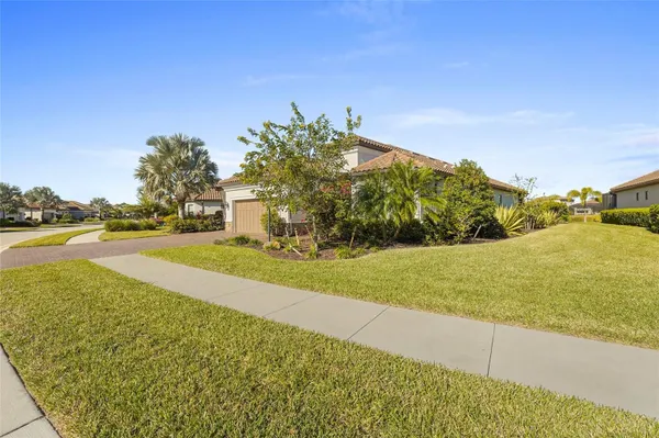 Property Slideshow image 3 of 89 | 5424 trails bend court st, Sarasota, FL, 34238
