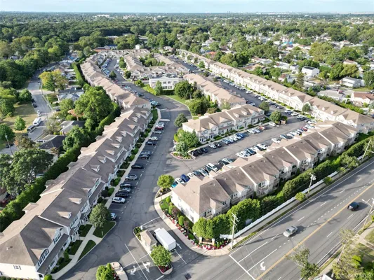 Property Slideshow image 2 of 24 | 1120 willow ln, Valley Stream, NY, 11580