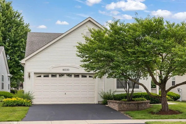 Property Slideshow image 2 of 28 | 16220 goose lake dr, Crest Hill, IL, 60403
