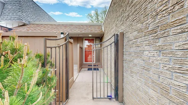 Property Slideshow image 3 of 33 | 153 s vance ct, Lakewood, CO, 80226