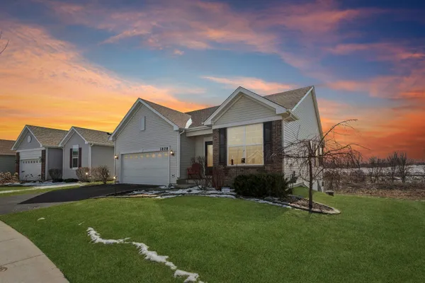 Property Slideshow image 2 of 55 | 1808 alta dr, Volo, IL, 60020