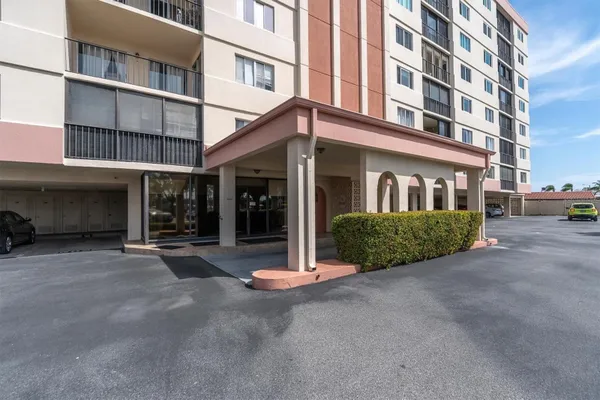 Property Slideshow image 2 of 45 | 19029 us highway 19 n apt 9-404, Clearwater, FL, 33764