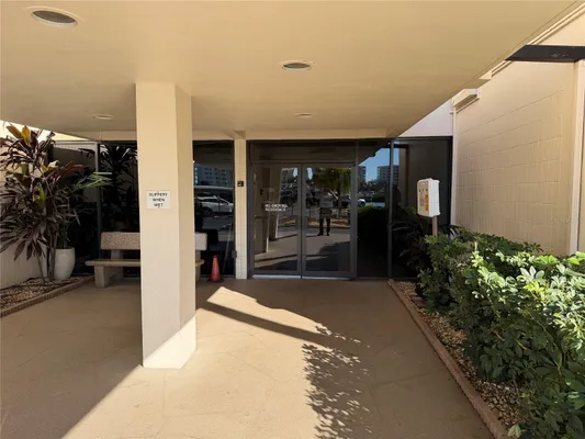 Property Slideshow image 3 of 92 | 7400 sun island dr 103, South Pasadena, FL, 33707