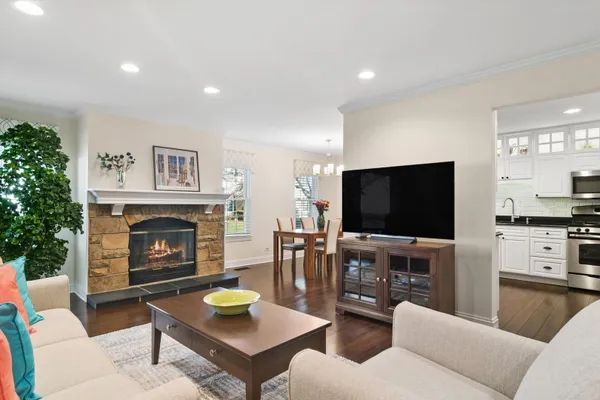 Property Slideshow image 3 of 16 | 584 edinburgh ln a, Prospect Heights, IL, 60070