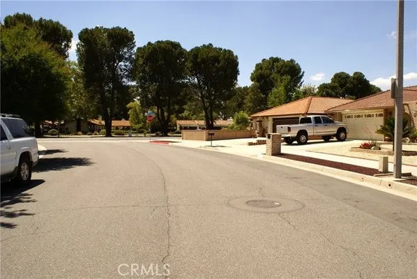 Property Slideshow image 2 of 18 | 2250 redwood dr, Hemet, CA, 92545