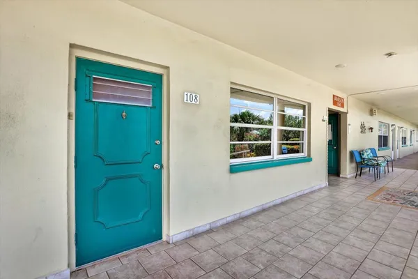 Property Slideshow image 2 of 32 | 2960 59th st 108, Gulfport, FL, 33707