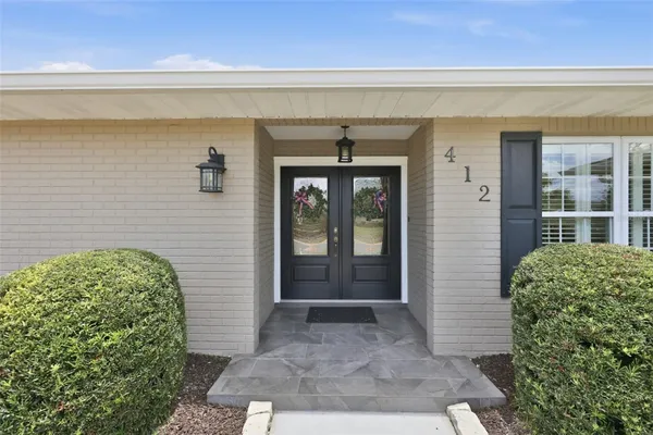 Property Slideshow image 2 of 50 | 412 stoneham dr, Sun City Center, FL, 33573