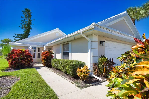 Property Slideshow image 2 of 46 | 698 harrington lake dr 9, Venice, FL, 34293