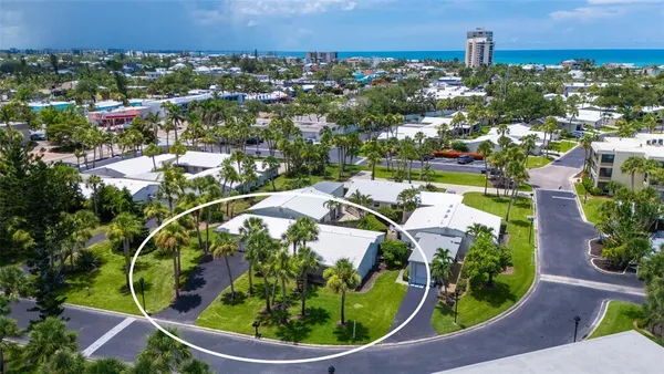 Property Slideshow image 3 of 54 | 208 hourglass way v11, Sarasota, FL, 34242
