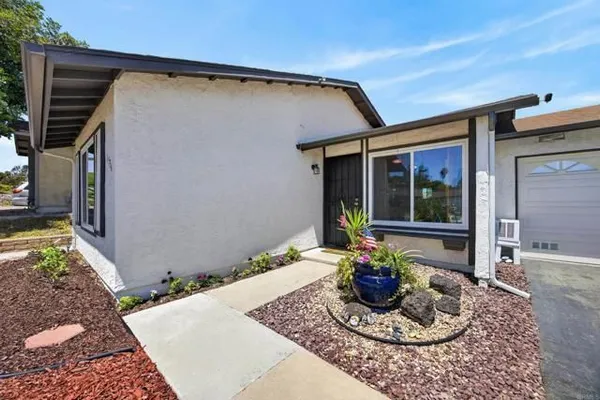 Property Slideshow image 3 of 24 | 1536 rolling hls, Oceanside, CA, 92056
