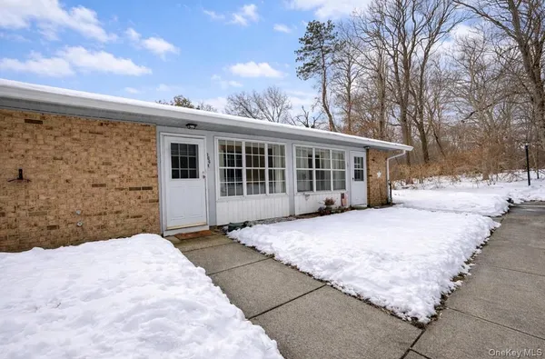 Property Slideshow image 2 of 12 | 306 torquay ct e, Brookhaven, NY, 11961