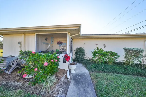 Property Slideshow image 3 of 50 | 1901 canterbury ln 19, Sun City Center, FL, 33573