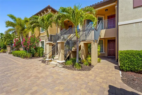 Property Slideshow image 3 of 86 | 5420 cicernone st 203, Sarasota, FL, 34238