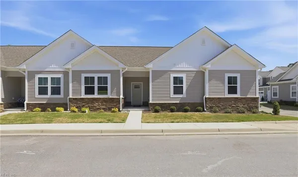 Property Slideshow image 2 of 44 | 1200 capella ln a, Suffolk, VA, 23434