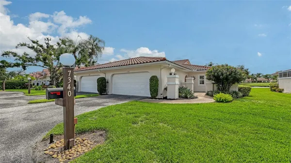 Property Slideshow image 2 of 63 | 7340 golf pointe cir, Sarasota, FL, 34243