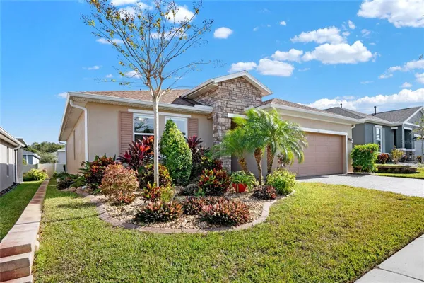 Property Slideshow image 2 of 57 | 440 alcove dr, Groveland, FL, 34736