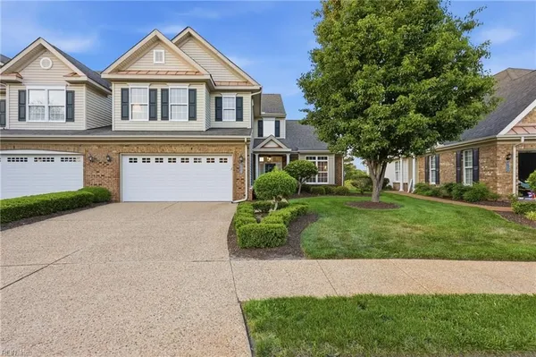 Property Slideshow image 2 of 50 | 520 dunning ln, Chesapeake, VA, 23322