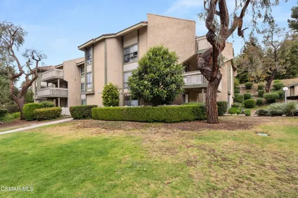 Property Slideshow image 2 of 24 | 286 oakleaf dr 32, Thousand Oaks, CA, 91360