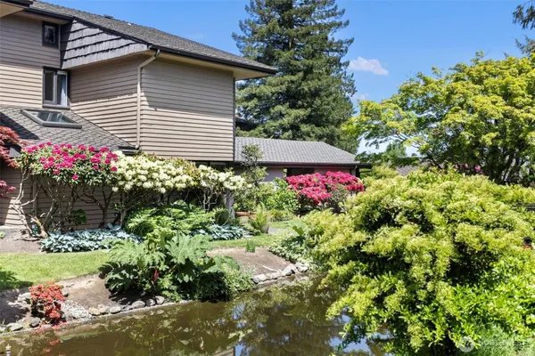 Property Slideshow image 2 of 40 | 10800 glen acres dr t16, Seattle, WA, 98168