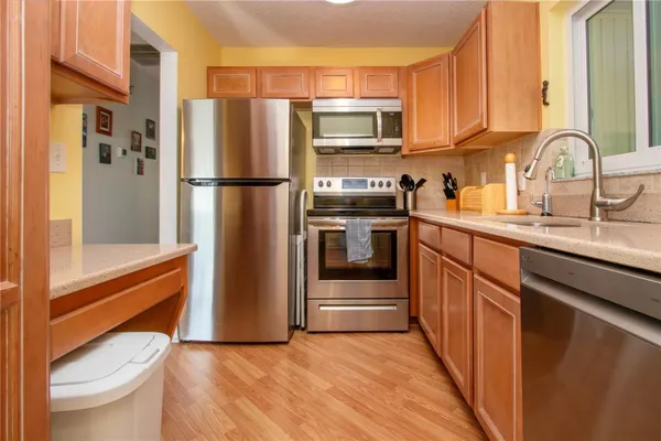 Property Slideshow image 3 of 49 | 1804 foxhunt dr b, Sun City Center, FL, 33573
