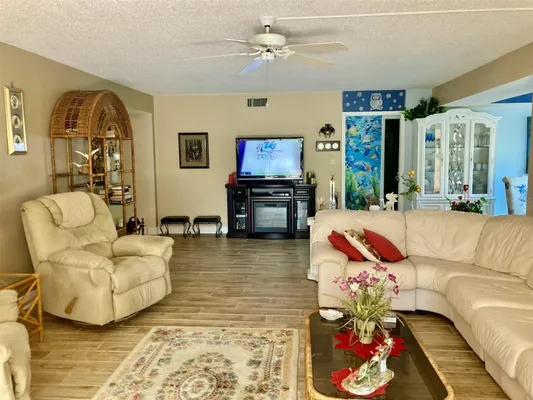 Property Slideshow image 2 of 40 | 6002 oak creek ln 1925, Bradenton, FL, 34210