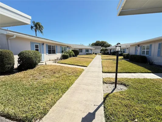 Property Slideshow image 3 of 29 | 402 dorchester pl apt 40, Sun City Center, FL, 33573