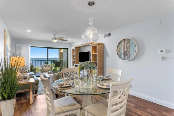 Property Slideshow image 3 of 53 | 6104 palma del mar blvd 210, St Petersburg, FL, 33715