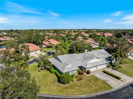 Property Slideshow image 2 of 53 | 3851 wilshire dr 9, Sarasota, FL, 34238