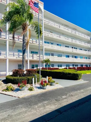 Property Slideshow image 2 of 39 | 5501 80th st n unit 206, Saint Petersburg, FL, 33709