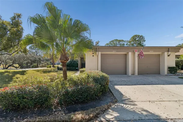 Property Slideshow image 3 of 66 | 2501 oak cir 2501, Tarpon Springs, FL, 34689