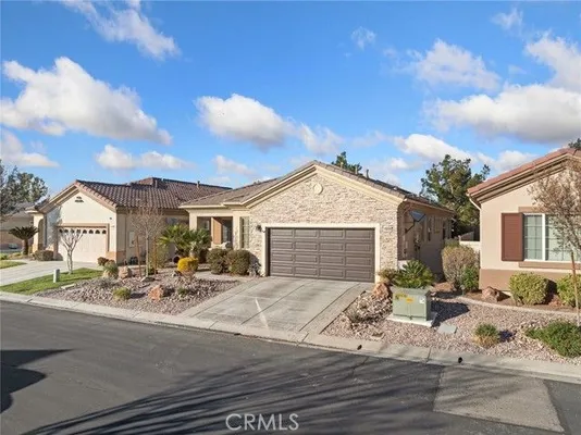 Property Slideshow image 2 of 46 | 19330 galloping hl, Apple Valley, CA, 92308