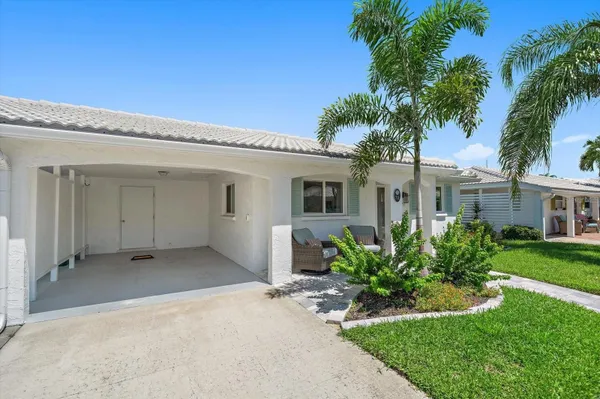 Property Slideshow image 2 of 30 | 711 spanish dr 211, Longboat Key, FL, 34228