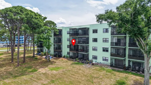 Property Slideshow image 2 of 50 | 5920 80th st 203, St Petersburg, FL, 33709
